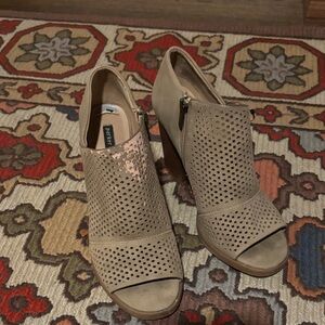 Bandolino Women's Peep Toe Perforated Boots - Taupe